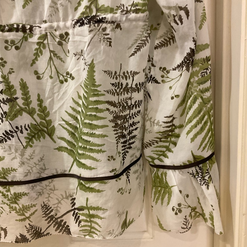 Lightweight Blouse, 55% Silk, 45% Cotton, White and Green Leaf Print, Sz 12 - Picture 9 of 13